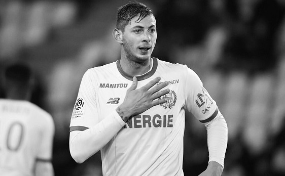 Sau Emiliano Sala, doi Nantes se khong con cau thu mang ao so 9 hinh anh
