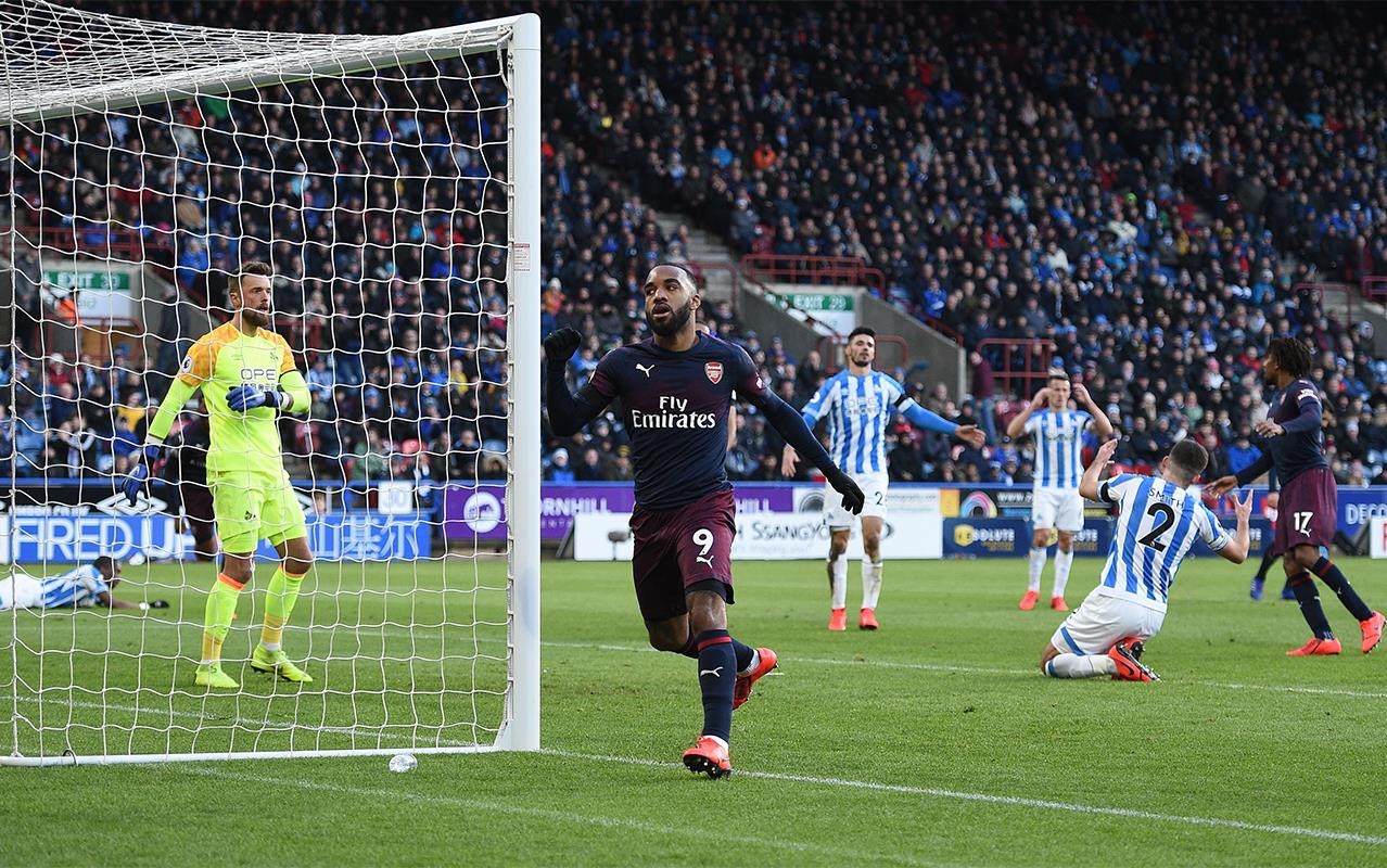 truc tiep Arsenal v Huddersfield anh 2