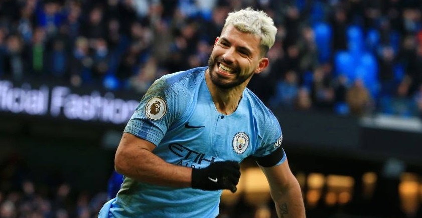De bep Chelsea 6-0, Man City tro lai ngoi dau Premier League hinh anh
