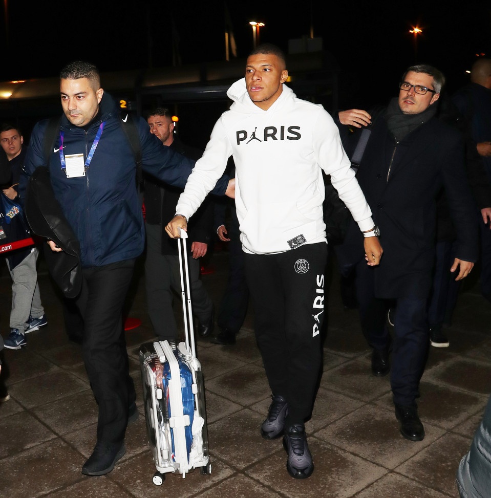 Mbappe bi kiem tra doping anh 1