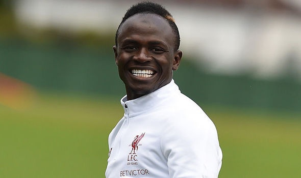 Tru cot Liverpool cuoi nhao tran thua cua MU hinh anh