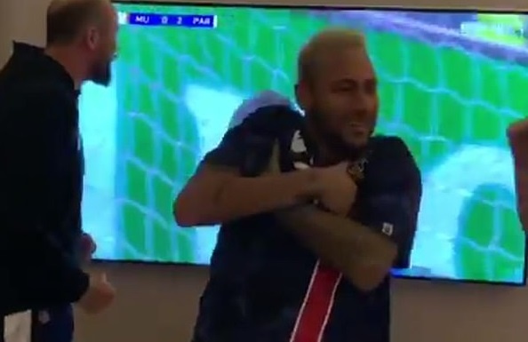 Neymar nhay cang an mung ban thang cua Mbappe hinh anh