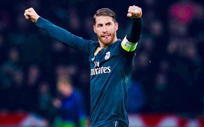 Nghi van Sergio Ramos tay the o tran thang Ajax hinh anh