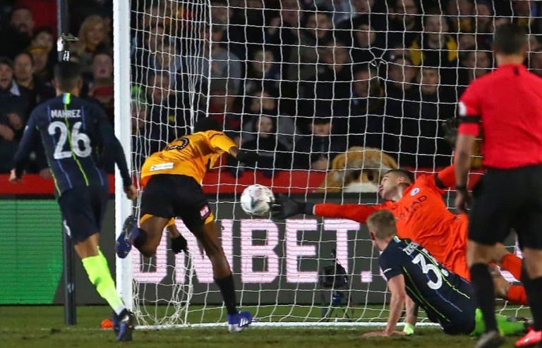 Man City vao tu ket FA Cup anh 1