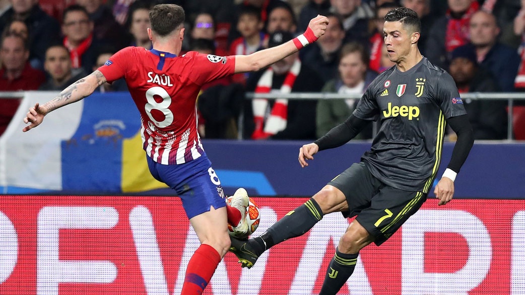 VAR ho tro 2 lan, Juventus van tham bai truoc Atletico Madrid hinh anh