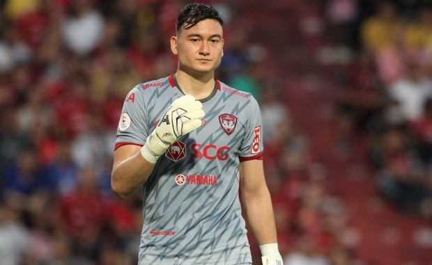 Van Lam bat chinh, Muangthong Utd de thua o tran ra quan Thai League hinh anh