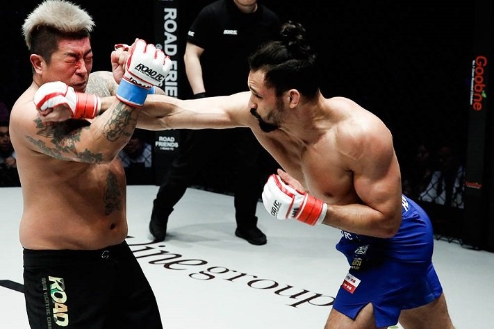 võ sĩ MMA đánh theo kiểu WWE ảnh 2 vo si MMA danh theo kieu WWE anh 2