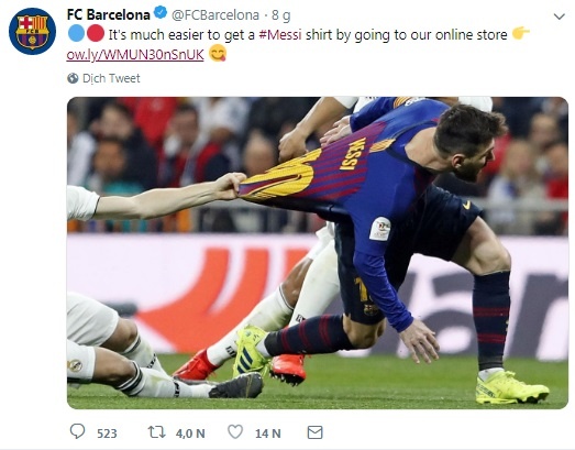 Modric kéo áo Messi ảnh 2 Modric keo ao Messi anh 2