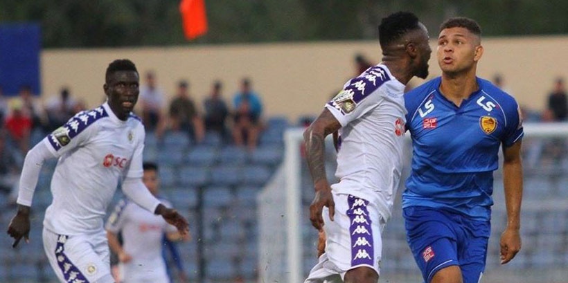 CLB Quang Nam 1-1 CLB Ha Noi: Trong tai tu choi thoi penalty hinh anh