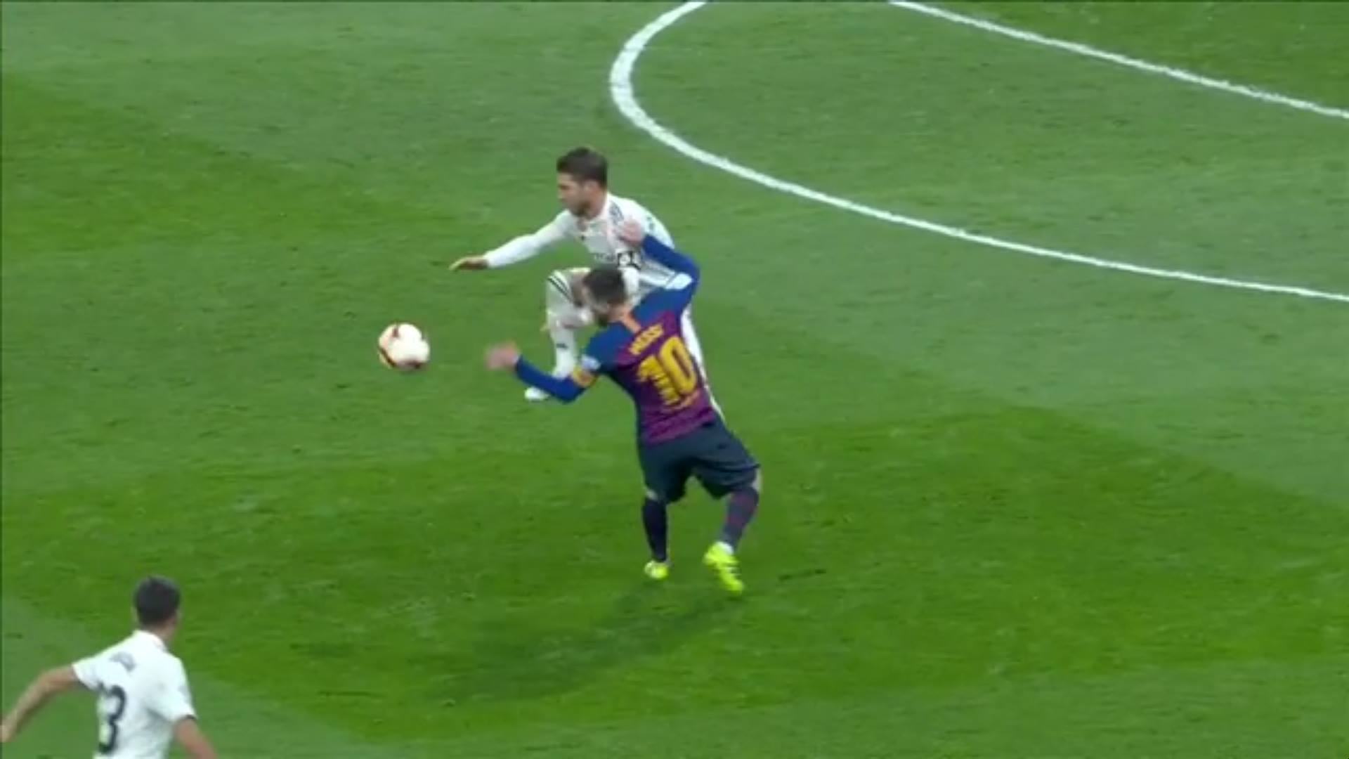 Messi noi cau voi Ramos anh 1