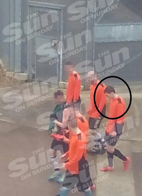 Adam Johnson ra tù ảnh 2 Adam Johnson ra tu anh 2