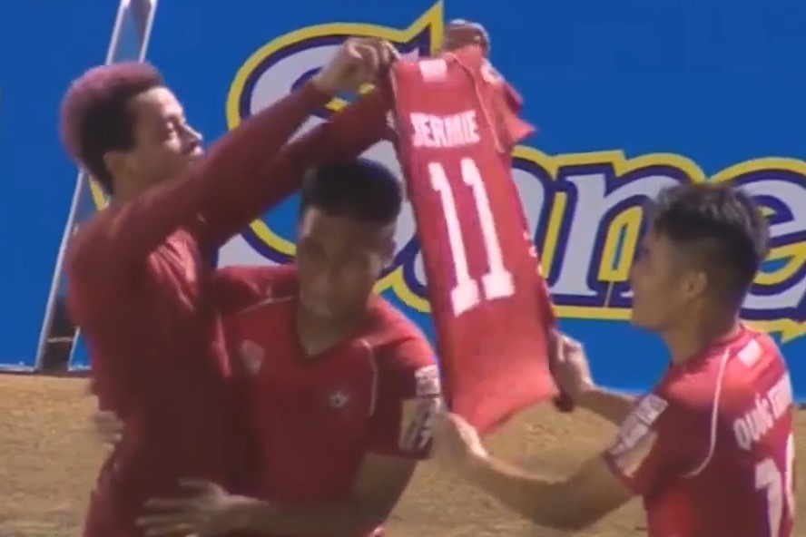 Tinh huong an mung bat chuoc Messi khien cau thu Hai Phong nhan the do hinh anh