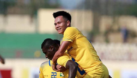 Anh Duc mo nhat, Binh Duong nhan that bai tren san Vinh hinh anh