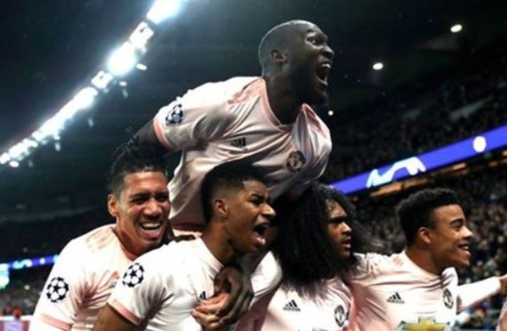 De Gea va Paul Pogba ngat ngay sau tran thang lich su hinh anh