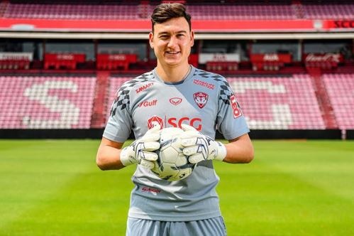 Van Lam giup Muangthong thang tran dau tien tai Thai League hinh anh