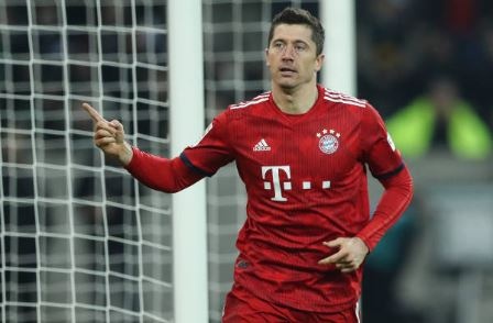 Bayern 6-0 Wolfsburg: 'Hum xam' vuot Dortmund tren BXH hinh anh