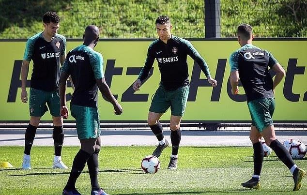 Ronaldo tro lai tuyen anh 1