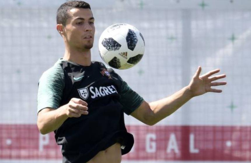 Ronaldo lan dau tro lai tuyen ke tu that bai o World Cup 2018 hinh anh