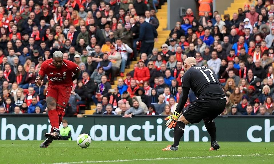 Pirlo duoc CDV Liverpool vo tay anh 5