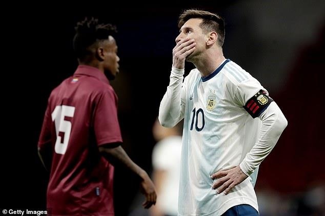 Messi tro ve Barcelona anh 4