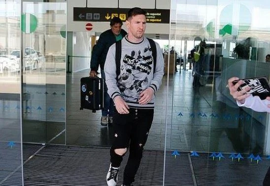 Messi tro lai Barcelona sau khi dinh chan thuong hang hinh anh