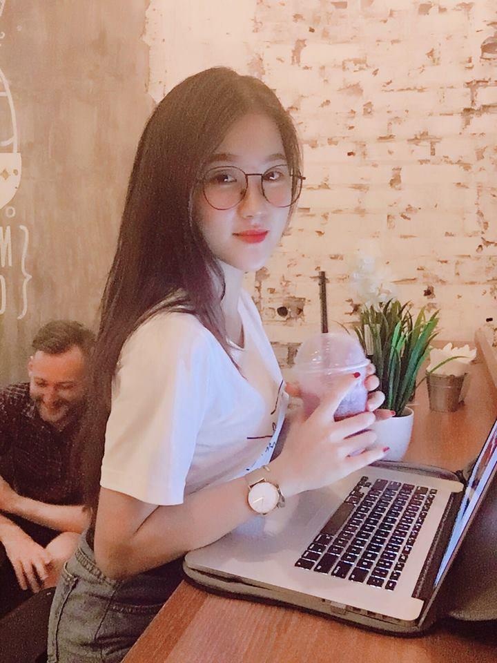 co gai gay thuong nho o tran U23 Viet Nam anh 2