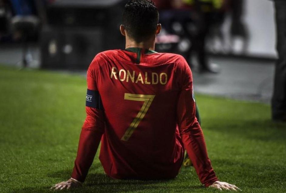 Ronaldo noi gian voi trong tai anh 6