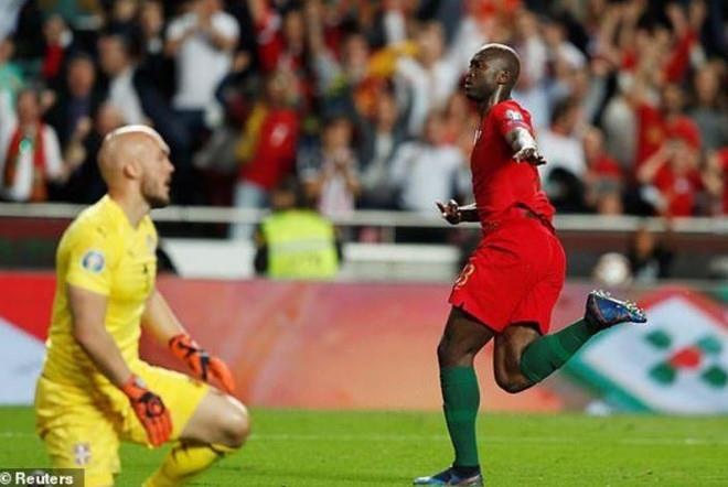 Ronaldo noi gian voi trong tai anh 8