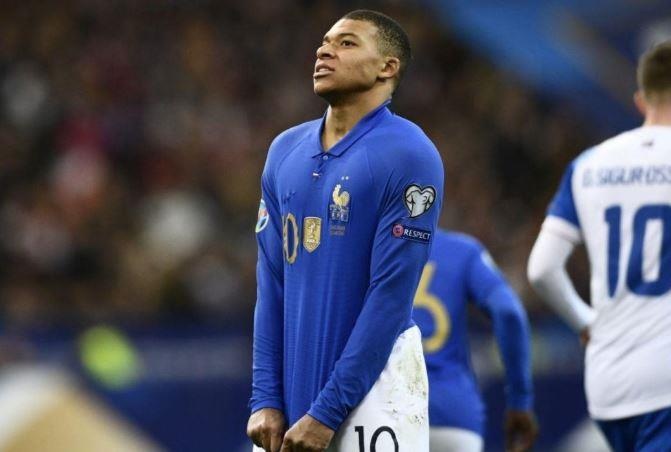 Mbappe thang hoa giup tuyen Phap thang dam tren san nha hinh anh