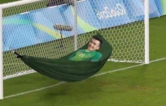 Anh che Bui Tien Dung nam vong o tran thang lich su cua U23 Viet Nam hinh anh