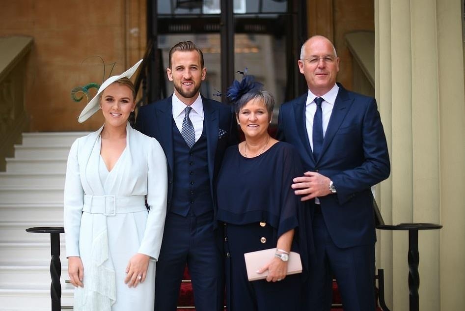 Harry Kane nhận huân chương ảnh 2 Harry Kane nhan huan chuong anh 2