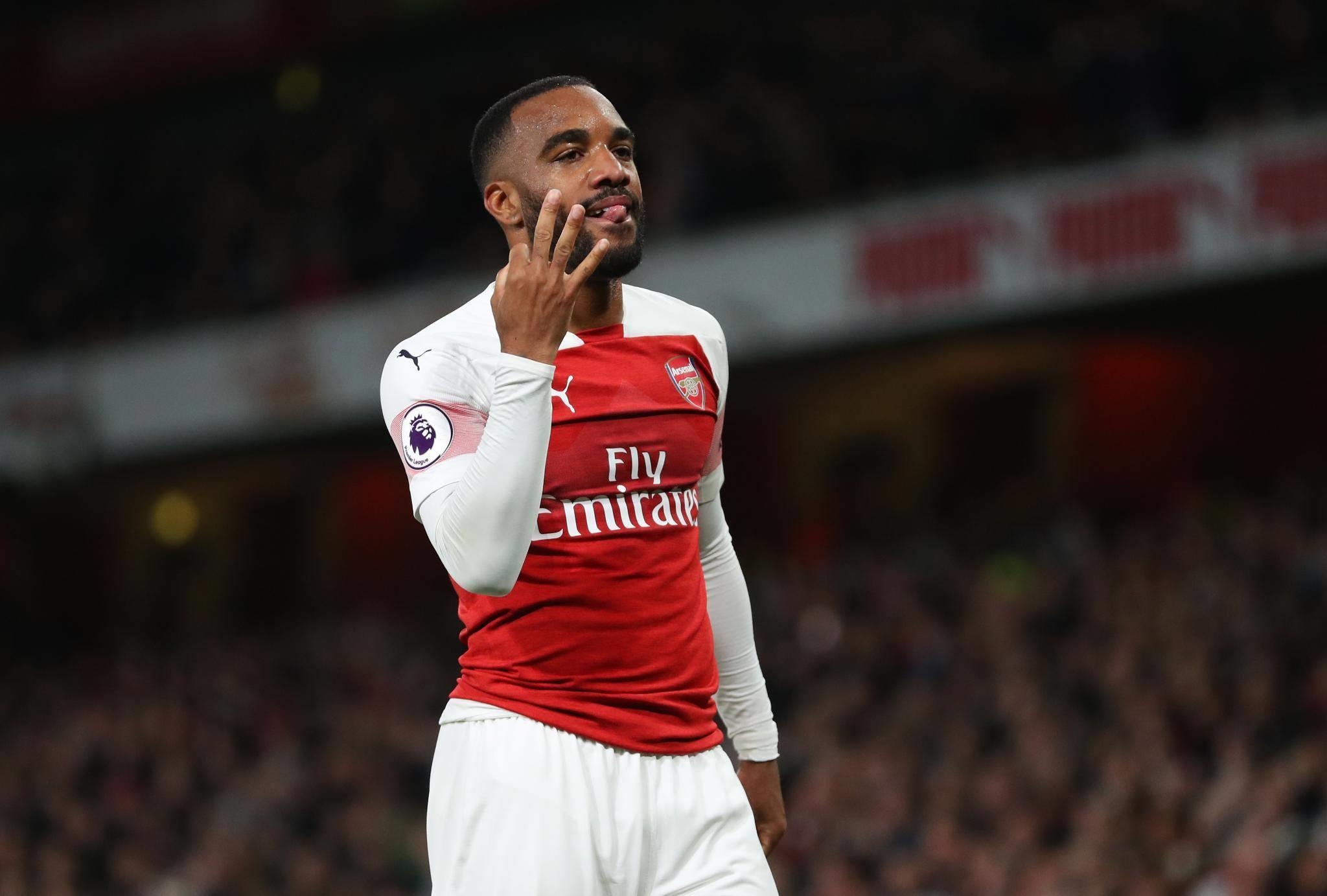 Arsenal vuot Tottenham sau tran thang thu 10 lien tiep tren san nha hinh anh