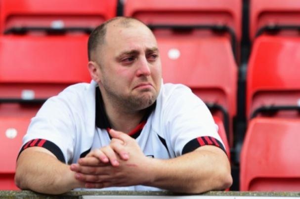 Vua tro lai Premier League, Fulham da xuong hang hinh anh