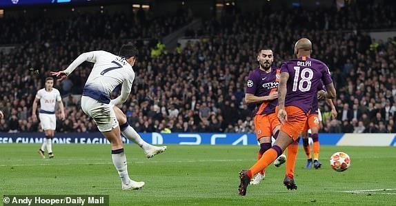 HLV Pochettino đưa CĐV quá khích rời sân ảnh 7 HLV Pochettino dua CDV qua khich roi san anh 7