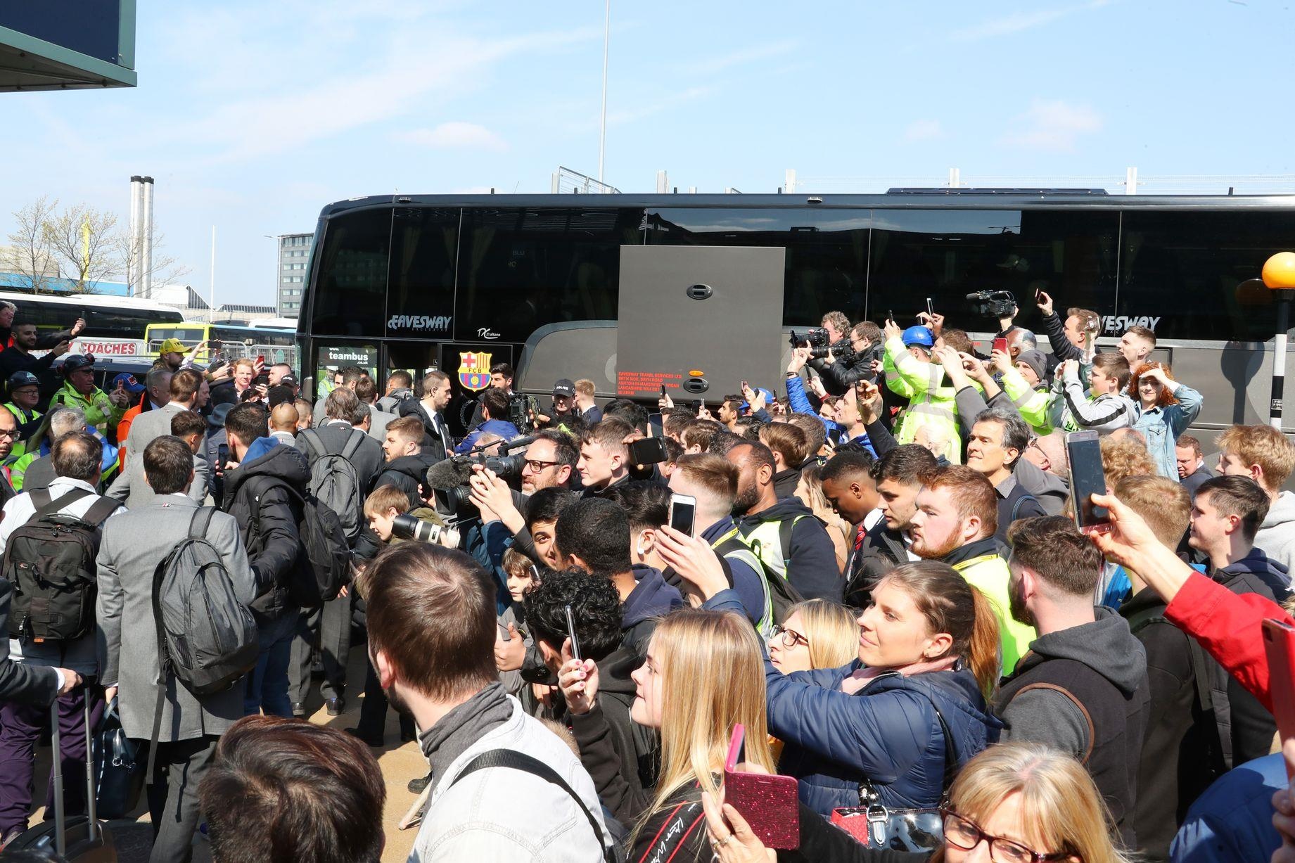 Messi sang Anh doi dau MU anh 10