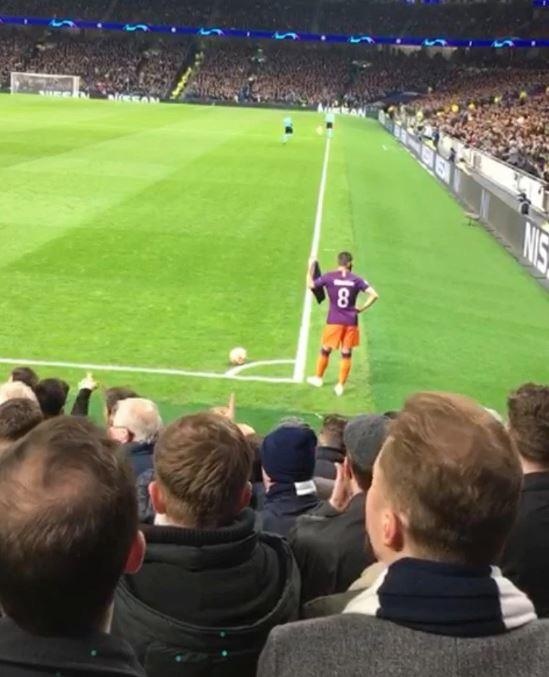 CDV Tottenham ban day chun anh 1