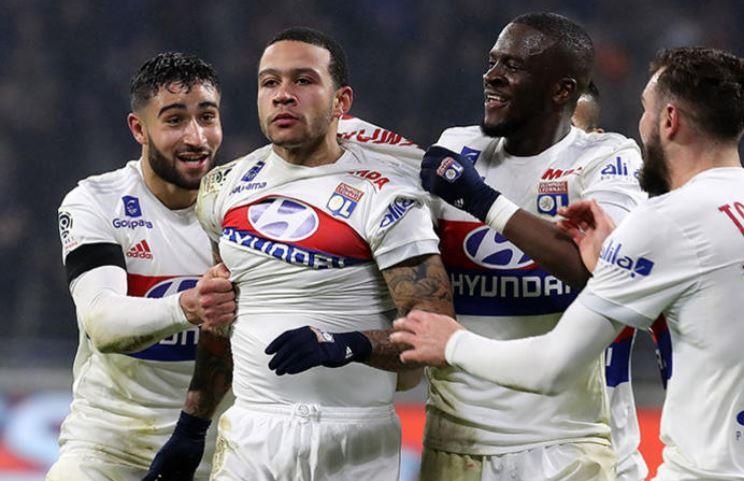 Depay danh nhau voi dong doi anh 1