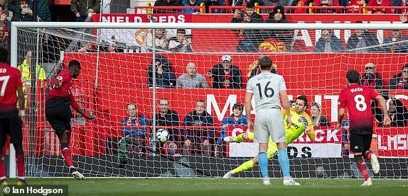 Pogba thay doi cach da penalty anh 1