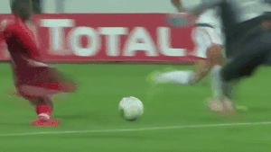 Trong tai bat khoc khi chung kien thu mon gay gap chan o cup chau Phi hinh anh