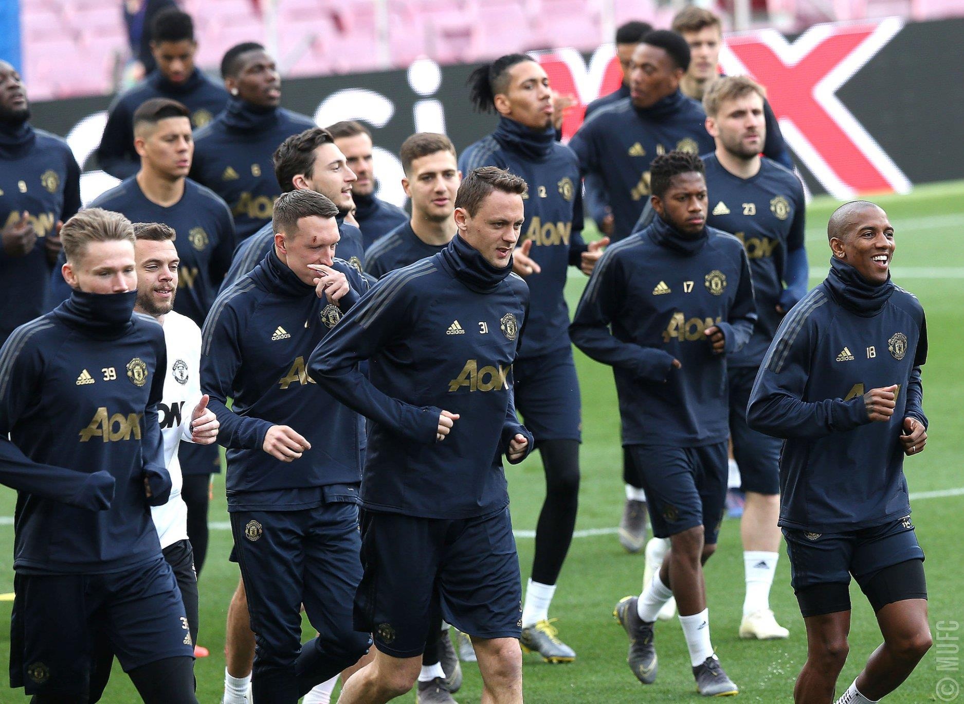 Sanchez tro lai tap luyen cung MU anh 4