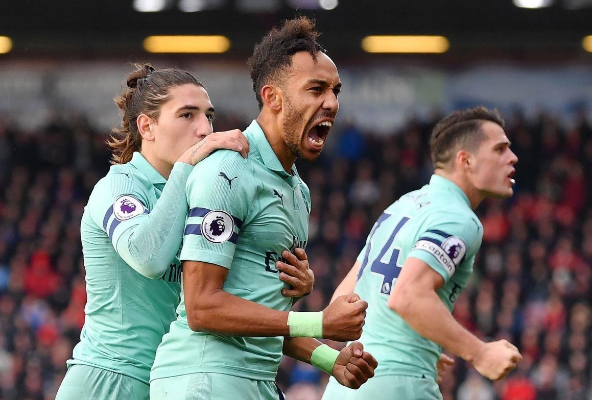 Cuu thu mon MU mac sai lam giup Arsenal tro lai top 4 hinh anh