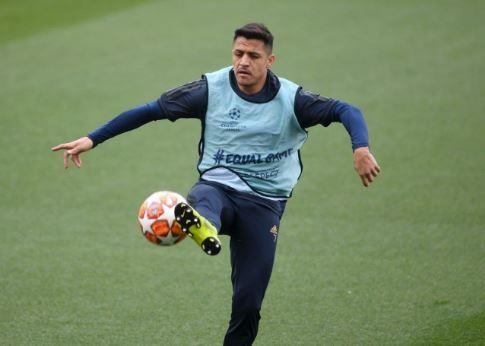 Man Utd don tru cot tro lai trong buoi tap truoc dai chien Barca hinh anh