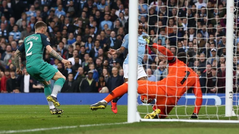 Man City bi loai khoi Champions League anh 9