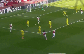 Oezil ghi ban bang cu bam bong dac biet vao luoi Crystal Palace hinh anh