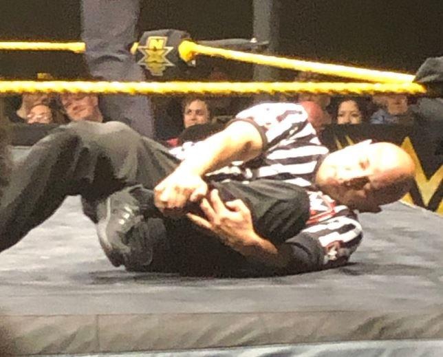 trong tai WWE gay chan anh 1