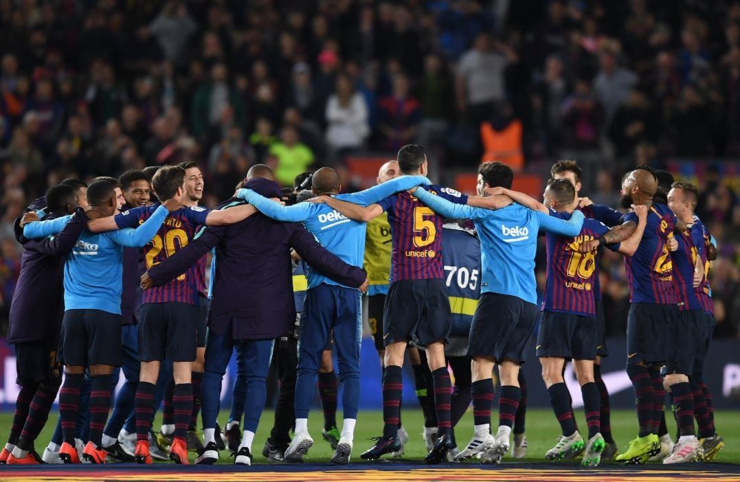 Barca vo dich La Liga anh 4