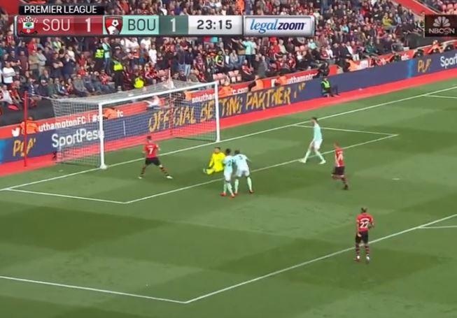 Pha bo lo kho tin cua Shane Long anh 1