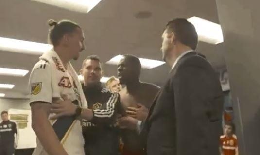 Ibrahimovic bi duoi co anh 1