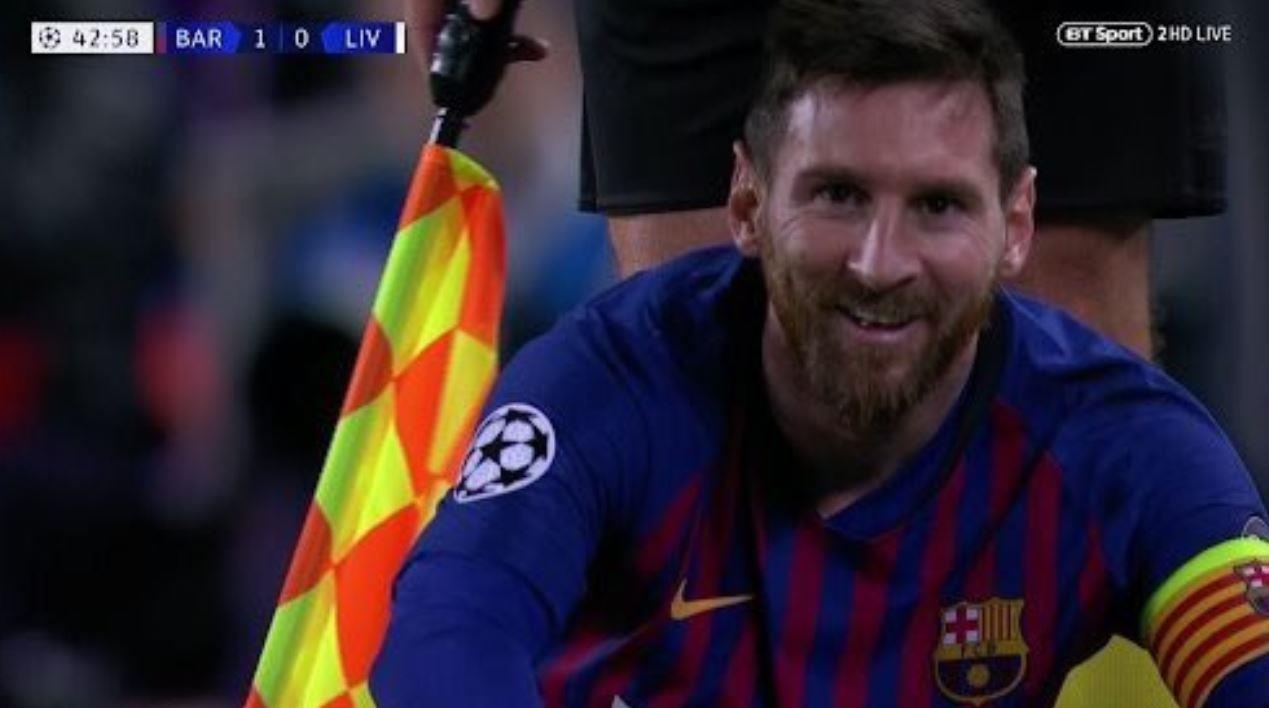 Messi khien doi thu noi nong anh 1