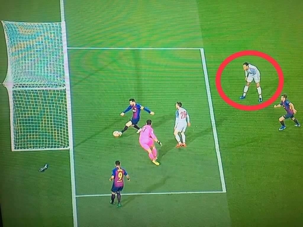 Van Dijk khong the kem Messi anh 2